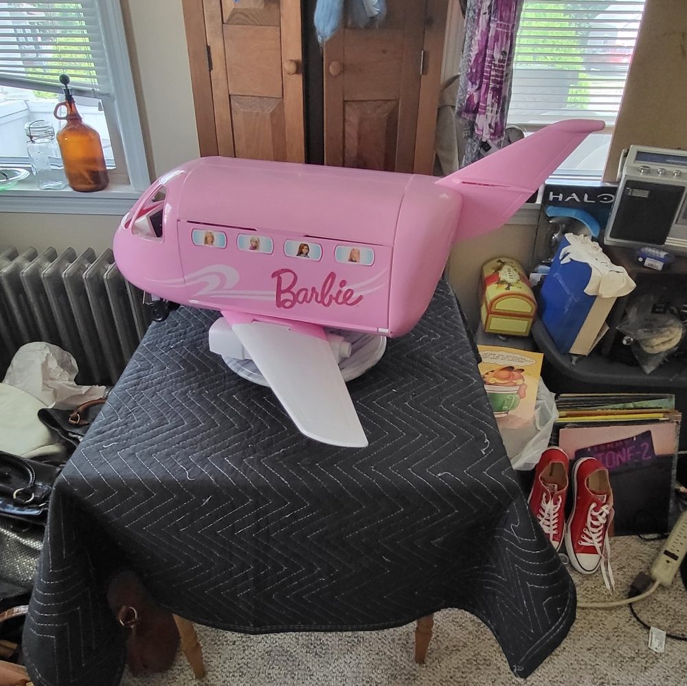 Barbie Glamour Jet - Picture 4 of 16